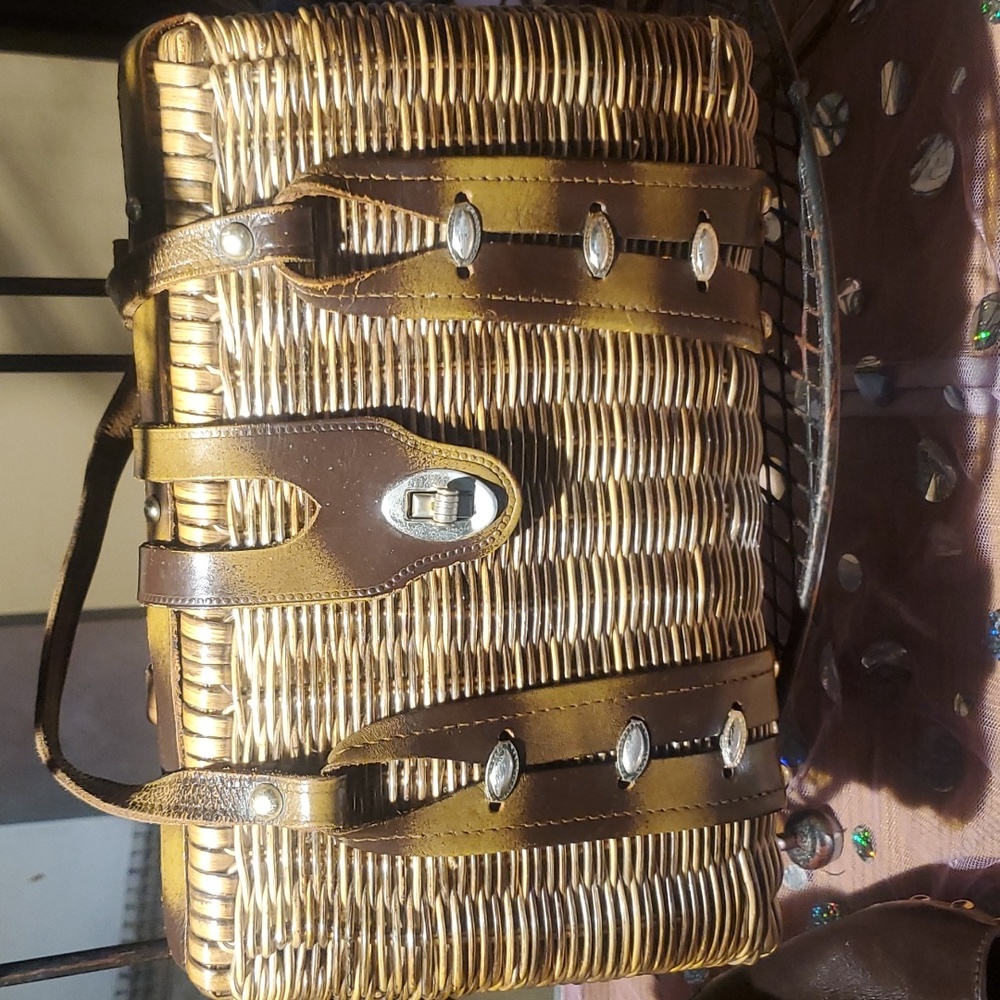 60s vintage wicker basket bag (preowned)